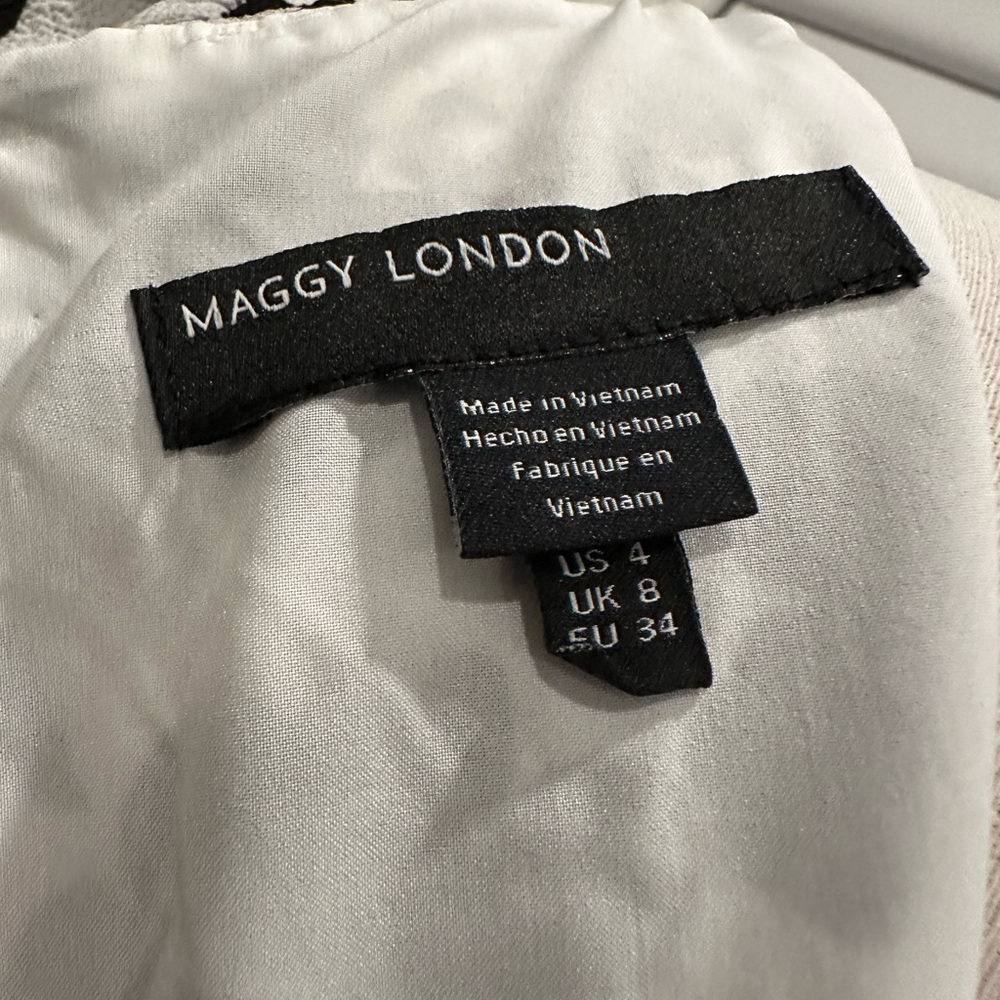 New Maggy London Long Sleeve V-Neck Twist Waist Fit & Flare Dress Sz 4 - Picture 4 of 6